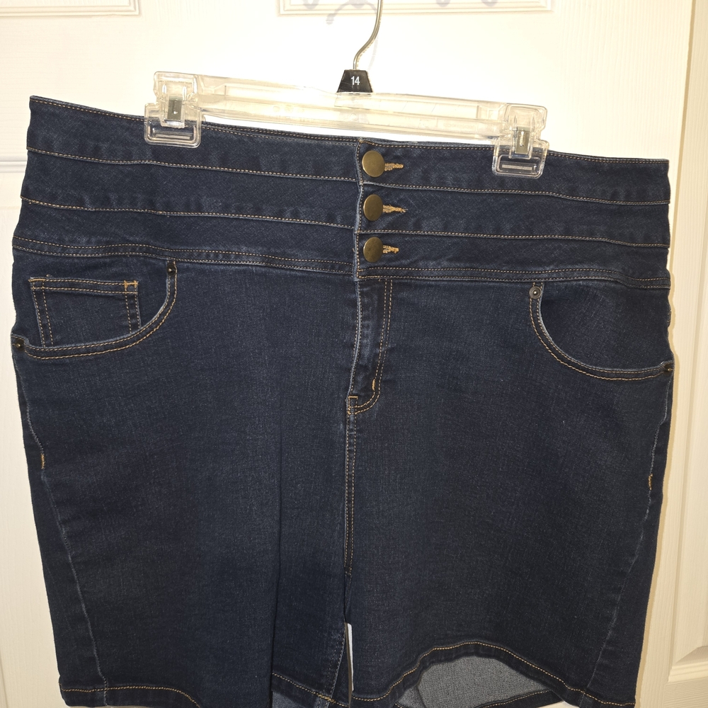 Fashion to Figure Triple Button High Rise Jean Shorts - Deep Indigo